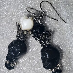 **SOLD**𝕊𝕡𝕖𝕔𝕚𝕒𝕝 𝕄𝕒𝕕𝕖 𝕊𝕜𝕦𝕝𝕝 𝔼𝕒𝕣𝕣𝕚𝕟𝕘𝕤